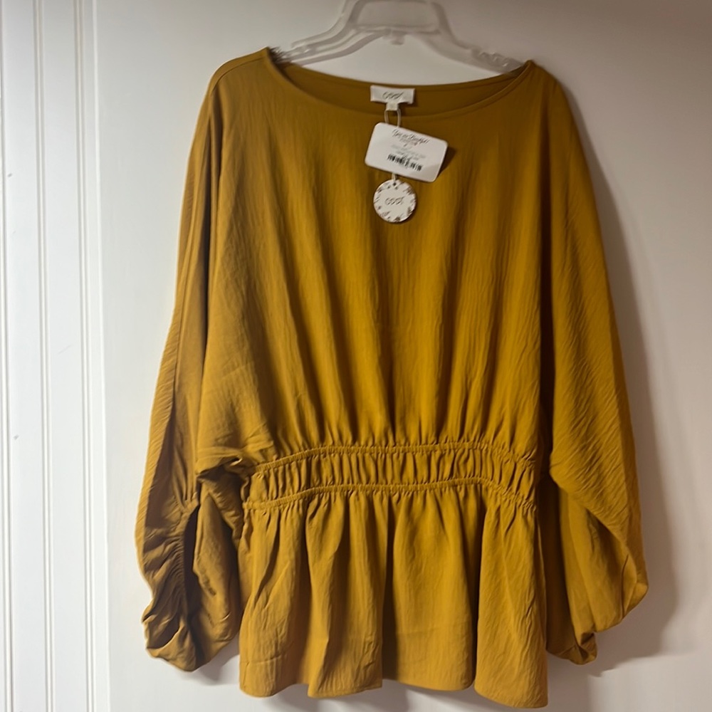 Beautiful Yellow/Gold ODDY top. Size 1XL. Never worn!! NWT